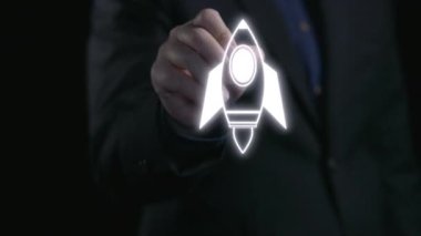 Bu resim, teknolojideki gelişmeyi ve yeniliği sembolize eden bir roketin soyut bir temsilini gösteriyor. Ticari başarıya bağlanan çeşitli simgeleri içerir. Dörtgen