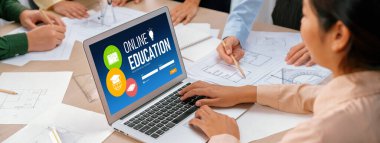 İnternet ağında öğrencilerin çalışabilmesi için canlı yazılımlı e-öğrenme sitesi