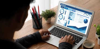 İş veri paneli, pazarlama stratejisi planlaması için iş zekası analizi sunar. Müşteri taleplerini analiz etmek ve iş dünyasının geleceğini önceden görmek için büyük veriler sunulur.