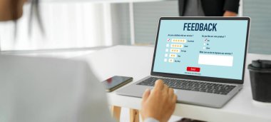 Müşteri geribildirim ve şirket işleri için mod bilgisayar yazılımı analizi