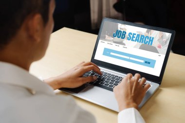 Çalışanların işe alım İnternet ağındaki iş fırsatlarını araması için mod web sitesinde online iş araması