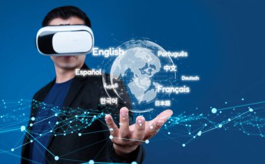 Birden fazla dille küresel iletişim. Çevrimiçi dil çalışmasına sahip dijital sanal gerçeklik küresi, çevirmenlik dersi ve bağlı VR dünyasında uygulama yetenekleri. EIDE