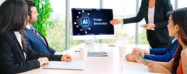 Yapay zeka teknolojisini çalıştırmak için komut mühendisi ve kullanıcı kolaylığı için üretici yapay zeka yardımcı araçları insanların yapay zeka işlevlerini teşvik ederek yapay zekayı çalıştırmalarına yardımcı olur