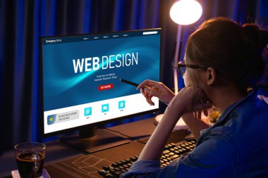 Web sitesi tasarım yazılımı çevrimiçi perakende ticaret ve e-ticaret için canlı şablon sağlıyor