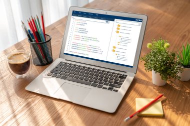 Okul eğitimi için geliştirilen kodlama ve programlama yazılımı. Basitleştirilmiş program, öğrenci çocuklar için okul sınıfında temel kodlama ve programlama eğitimi için kolay yazılım.