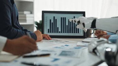 İş yeri işbirliğini geliştiren, strateji gelişimini optimize eden ve kurumsal karar verme mekanizmasını rafine eden yapay zeka destekli iş çözümleri. Noogenesis Yapay Zeka