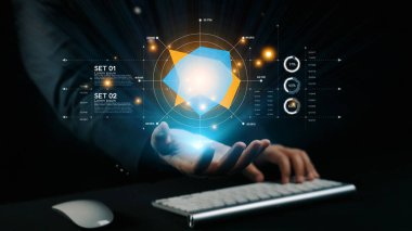 Dijital veri görselleştirmesini grafikler ve grafiklerle sunan, teknoloji ve iş analizindeki yeniliği sembolize eden, kavrayışlara modern yaklaşımları gösteren bir kişi. Dörtgen