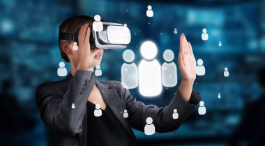 Sanal gerçeklik teknolojisini kullanan bir profesyonel, dinamik bir dijital ortamda yenilikçi çözümler keşfederek iletişim ve ağ oluşturmaya çalışır. XDMCP