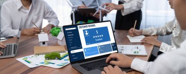 Şirket işleri için canlı bilgisayar yazılımının müşteri deneyimi ve gözden geçirme analizi