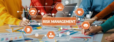 Profesyonel bir ekip risk yönetimi stratejileri, görsel yardımlar ve dizüstü bilgisayarlardan yararlanarak karar verme mekanizmasını geliştirmek ve iş ortamında başarılı sonuçlar elde etmek için işbirliği yapar. Dostluk