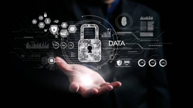 Veri koruma kavramını, güvenlik ve sofistike teknolojiyi sembolize eden, analiz unsurlarını ve siber güvenlik eğilimlerini gösteren dijital bir kilitle hayal edin. Dörtgen