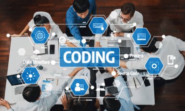 Değişik bir ekibin, yenilikçi bir ofis alanında işbirliği ve teknolojiyi vurgulayarak kodlama oturumuna katıldığı dinamik bir sahne. Dostluk