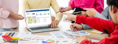 E-ticaret ve canlı çevrimiçi iş için malzeme taşıma ve teslimat izleme sistemi