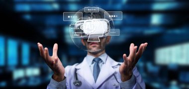 Tıbbi bir profesyonel, fütüristik bir ortamda sanal gerçeklik kulaklığı ile etkileşime geçerek, gelişmiş sağlık hizmetleri ve hasta tedavi yeteneklerini gözler önüne seriyor. PHMT