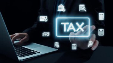 Bir kişi, teknolojinin modern çalışma alanlarına entegrasyonunu gösteren, yapay zeka ile ilgili çeşitli veri görselleştirmeleri ve analitik panellerle çevrili bir dizüstü bilgisayarla meşgul olur. Dörtgen