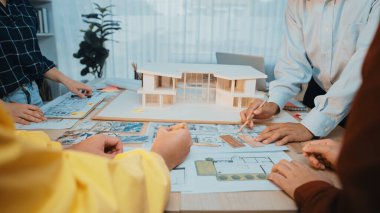 Dinamik bir grup, bir mimari model ve planlara odaklanarak işbirlikçi planlama içine girer. Atmosfer yaratıcılığı ve yeniliği teşvik eder. SACTR