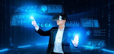 VR gözlüklerini kullanarak global ağa bağlanan zeki bir iş adamı. Proje yöneticisi, iş verilerini analiz ederek ve finansal tabloyu göstererek büyük verilere erişiyor. Yaratıcılık.