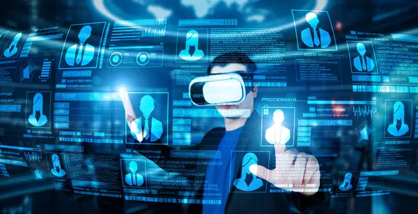 Proje yöneticisi güvenlik sistemi hologramını işaret ediyor ve mavi renkli gelecekteki ofiste duruyor. İş adamı, kimlik doğrulamak için artırılmış gerçeklik teknolojisini kullanıyor. Yaratıcılık.