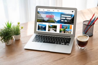 Model arama ve seyahat planlama için internet sitesi uçuş, otel ve tur rezervasyonları için anlaşma ve paket sunuyor