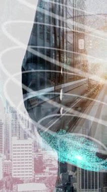 Gelecekteki bina inşaatı ve HUD hologram grafik tasarımı ile yaratıcı mühendislik projesi konsepti. İnşaat mühendisi, mimar ya da inşaat işçisi modern sivil teknoloji ile çalışıyor..