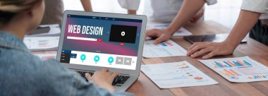 Web sitesi tasarım yazılımı çevrimiçi perakende ticaret ve e-ticaret için canlı şablon sağlıyor