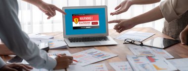 Bilgisayar ekranındaki virüs uyarısı canlı siber tehdit, hacker, bilgisayar virüsü ve kötü amaçlı yazılım tespit etti