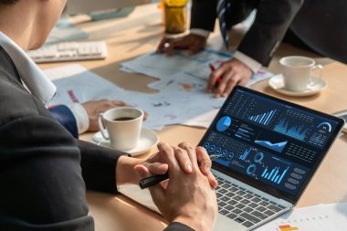 İş veri paneli, pazarlama stratejisi planlaması için iş zekası analizi sunar. Müşteri taleplerini analiz etmek ve iş dünyasının geleceğini önceden görmek için büyük veriler sunulur.