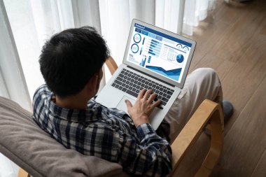 İş veri paneli, pazarlama stratejisi planlaması için iş zekası analizi sunar. Müşteri taleplerini analiz etmek ve iş dünyasının geleceğini önceden görmek için büyük veriler sunulur.