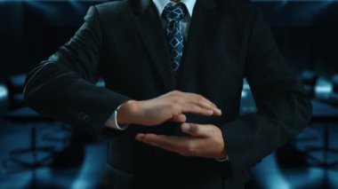 Yapay zeka mühendisliği, büyük veri ve yapay zeka makinesi kavramında yapay zeka beyin işlemcisiyle iş desteği için üretken yapay zeka kullanmayı öğrenen insan etkileşimi. Kullanıcı Kimliği