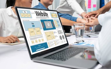 Web sitesi tasarım yazılımı çevrimiçi perakende ticaret ve e-ticaret için canlı şablon sağlıyor
