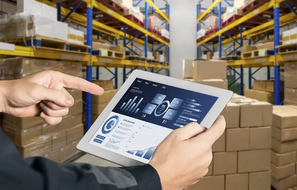 İş veri paneli, pazarlama stratejisi planlaması için iş zekası analizi sunar. Müşteri taleplerini analiz etmek ve iş dünyasının geleceğini önceden görmek için büyük veriler sunulur.