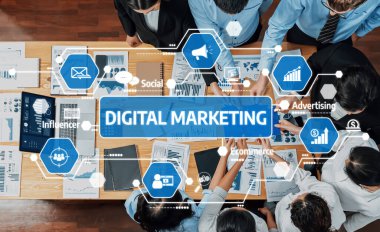 Çeşitli profesyonel gruplar dijital pazarlamada, verileri analiz etmede ve stratejiler geliştirmede işbirliği yapmaktadır. Takım çalışmasını, yaratıcılığı ve etkili müşteri ilişkilerini vurgulamak. Dostluk