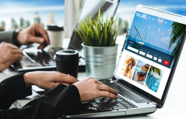 Model arama ve seyahat planlama için internet sitesi uçuş, otel ve tur rezervasyonları için anlaşma ve paket sunuyor