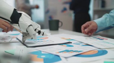 İş ekipleri yapay zeka analitiğini veri kavrayışlarını iyileştirmek, verimliliği artırmak ve kurumsal tahminleri optimize etmek için kullanıyor. Noogenesis Yapay Zeka