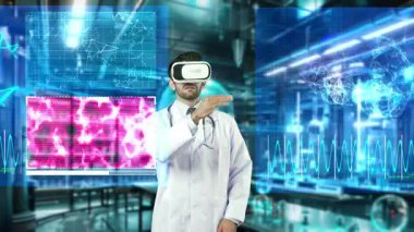 VR gözlüklü zeki doktor laboratuvarda DNA hologramına bakıyor. Profesyonel tıp çalışanı, genetik semptomları teşhis ederken sanal gerçeklik kulaklığı takıyor. Teknoloji. Aygıt.
