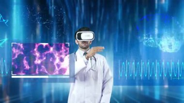 VR gözlüklü zeki doktor laboratuvarda DNA hologramına bakıyor. Profesyonel tıp çalışanı, genetik semptomları teşhis ederken sanal gerçeklik kulaklığı takıyor. Teknoloji. Aygıt.