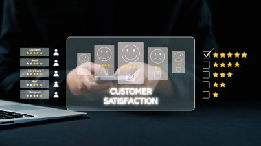 Görsel simgeler ve duygusal ifadeler aracılığıyla kullanıcı geribildirimini vurgulayan dijital bir arayüzde müşteri memnuniyet oranlarını gösteren büyüleyici bir sahne. Dörtgen