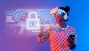 VR kulaklık takan genç bir kadın, veri güvenliğinin canlı dijital sembolleri, modern teknolojinin sergilenmesi ve çevrimiçi mahremiyetin hayatındaki önemi ile etkileşime giriyor. XDMCP