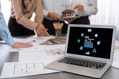 Maliyet düşüşü, bilgisayar ekranında görülen maliyet tasarrufu kavramı, kurumsal işletmeler gereksiz harcamaların azaltılması yoluyla maliyet ve şirket kaynaklarını etkili bir şekilde tasarruf eder