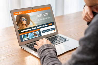 Model arama ve seyahat planlama için internet sitesi uçuş, otel ve tur rezervasyonları için anlaşma ve paket sunuyor