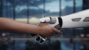 Finans alanında insan ve yapay zeka arasındaki işbirliğinin görsel bir temsili, güvenlik özellikleri ve yenilikçi teknolojiyle dijital ödeme arayüzü sergiliyor. Auvana