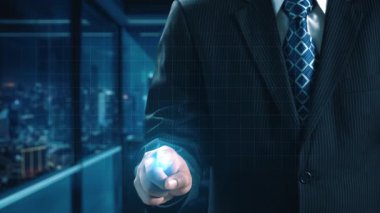 İş adamı iş büyümesi için ölçümleri değerlendirir, genişleme hedefleri koyar. İnovasyon ve strateji 2025 yoluyla sürekli iş büyümesini teşvik etme hakkında görüşler. Kullanıcı Kimliği