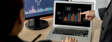 İş veri paneli, pazarlama stratejisi planlaması için iş zekası analizi sunar. Müşteri taleplerini analiz etmek ve iş dünyasının geleceğini önceden görmek için büyük veriler sunulur.