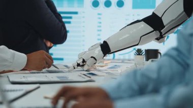 Yapay zeka destekli asistan anahtar performans verilerini analiz ediyor, kurumsal planlama ve tahminlerde iş profesyonellerini destekliyor. Noogenesis Yapay Zeka