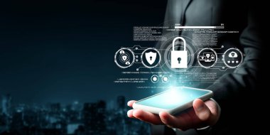 İş adamı siber güvenliğin özünü keşfeder. Siber koruma yöntemlerini, siber tehditleri derinlemesine araştır ve siber güvenlik duruşunu destekle. Siber Güvenlik Çağı FaaS 'ında yol almak için gerekli.