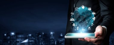 İş adamı küresel pazarlama ve finans konusunda uzmandır. Küresel pazarların karmaşıklığını, stratejileri ve pazarlama erişimini geliştirmek. Küresel finans ve pazarlama FaaS 'larında başarı