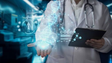 Doktorun tableti tutmasına ve teknoloji yeniliklerini kullanarak DNA örneği hologramını tutmasına yakın durun. Genetik araştırmaları kontrol ederken genetik bozuklukların tedavisine hazırlanan tıbbi çalışmalar. İyileştirici.