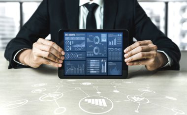 İş veri paneli, pazarlama stratejisi planlaması için iş zekası analizi sunar. Müşteri taleplerini analiz etmek ve iş dünyasının geleceğini önceden görmek için büyük veriler sunulur.