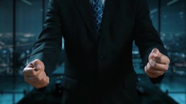 İş adamı takım çalışmasını ve işbirliğini teşvik eder, takım işlevini ve verimliliğini artırır. Stratejik işbirliği ve ortak hedeflerle takım çalışmasını artırmak. Kullanıcı Kimliği