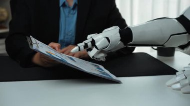 Yapay zeka destekli veri değerlendirmesi iş planlamasını dönüştürerek, işbirlikçi ekiplerin hedefli pazarlama yaklaşımları ve net stratejiler geliştirmelerine olanak sağlar. Noogenesis Yapay Zeka
